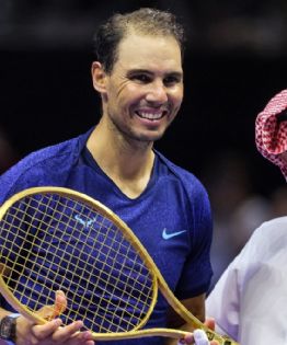 Nadal recibe raqueta de oro sólido: ¿cuántos millones cuesta el regalo que le dieron los jeques de Arabia Saudí?