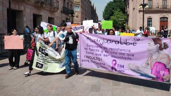 Activistas irrumpen en Congreso de San Luis Potosí, piden por la libertad de Sanjuana