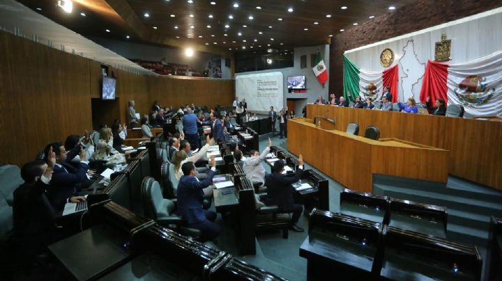 Sesionan diputados en Nuevo León durante 3 minutos