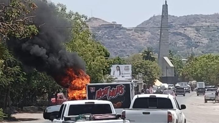 Detienen a 2 presuntos responsables tras enfrentamiento y quema de vehículos en Apatzingán