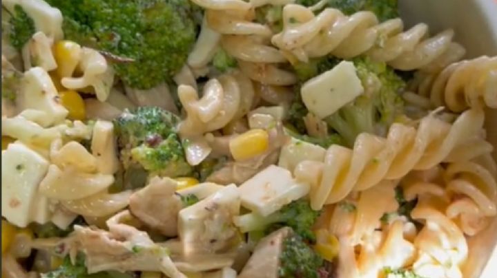 Ensalada de pollo con brócoli y pasta; receta saludable, fácil y rápida