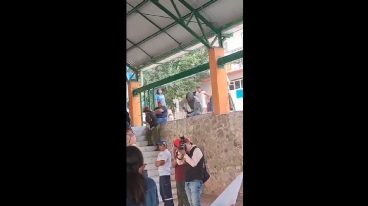 VIDEO: Lanzan botellazo a candidata de Morena en Hidalgo; agresor fue detenido
