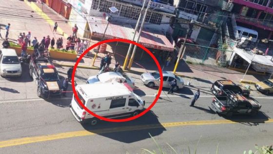 Foto de: Captan el momento en que asesinan a balazos Francisco Pérez Román, comisario ejidal de San Francisco Chimalpa