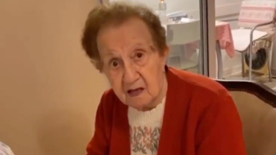 Sobreviviente del Holocausto regaña a las personas que no respetan el confinamiento: VIDEO