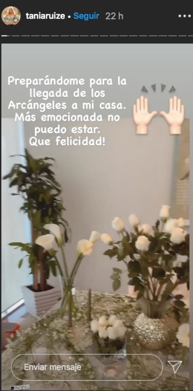 Así arregló su mesa Tania para la llegada de los arcángeles. Foto: Instagram