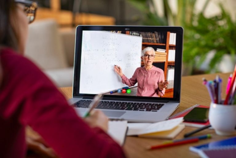 Regreso a clases en línea FOTO iStock