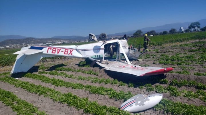 SALIERON VIVOS: Maestro de vuelo y su alumno estrellan una avioneta en Puebla