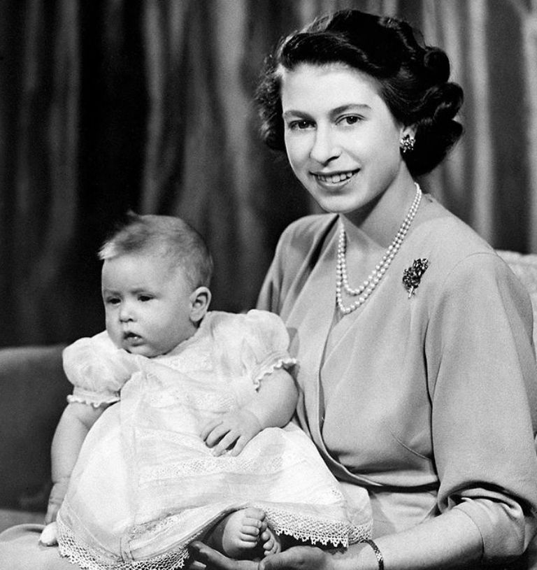 La Reina y el Príncipe de Gales. Foto: Instagram