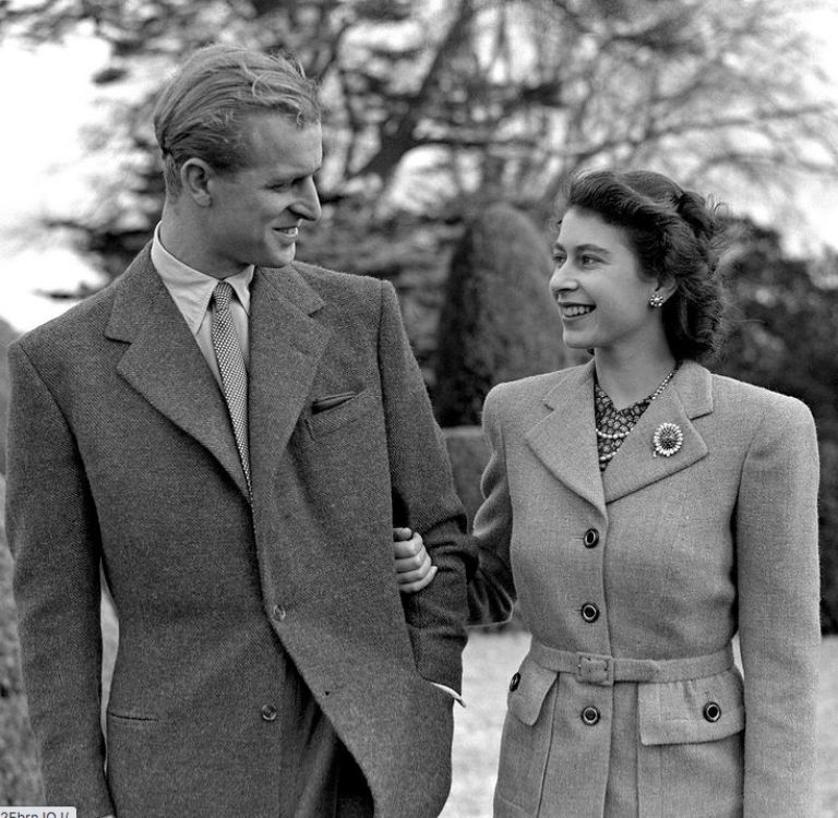 LLa reina y el duque durante su luna de miel en Broadlands en Hampshire (1947 ). Foto: Instagram