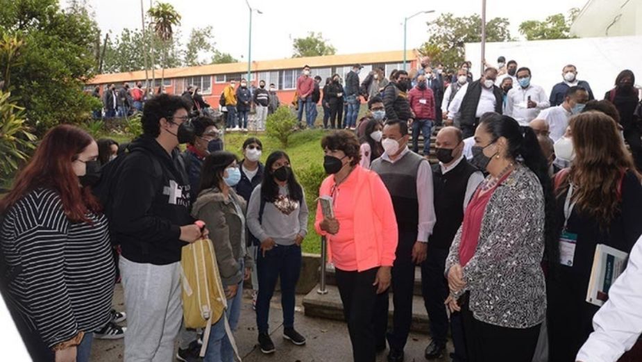 En Veracruz, Delfina Gómez da banderazo a vacunas para maestros