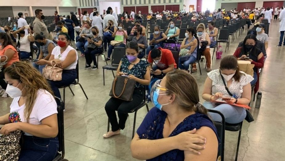 Agilizan proceso de vacunación a docentes contra Covid-19 con app