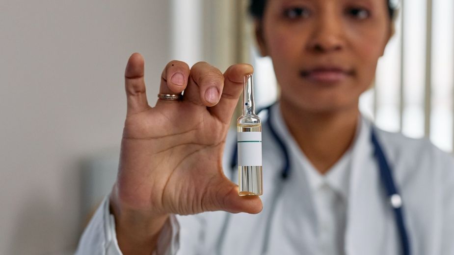VACUNA ASTRAZENECA vs VACUNA PFIZER: ¿Cuál brinda mayor protección contra COVID? Te sorprenderá