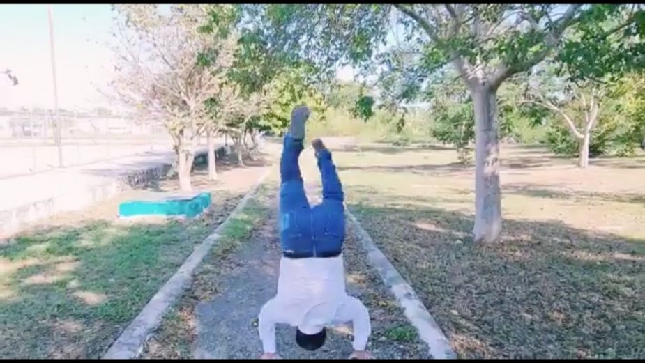 Político yucateco hace campaña con piruetas: VIDEO VIRAL