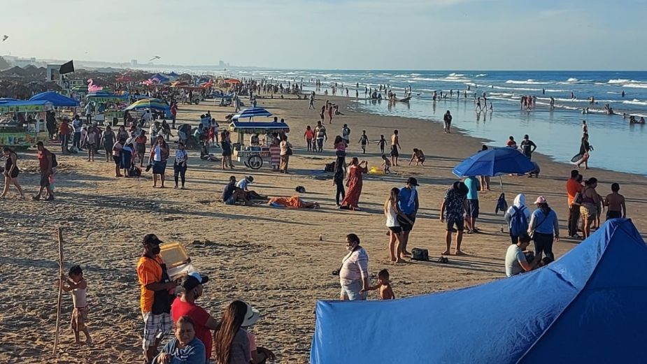 53 mil turistas se olvidaron del coronavirus en la Playa Miramar, Tamaulipas
