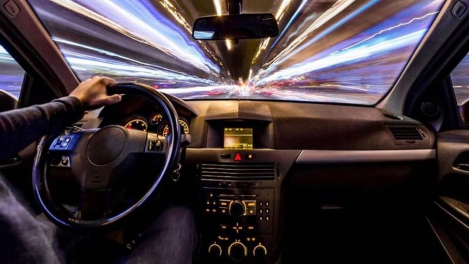 ¿Qué es el efecto túnel y cómo evitarlo mientras conduces? Aquí te decimos