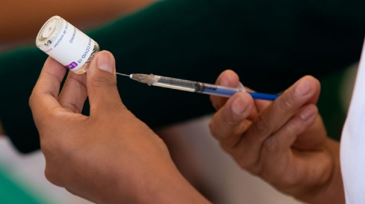 Médicos piden tercera dosis de vacuna contra Covid-19 ante repunte de casos