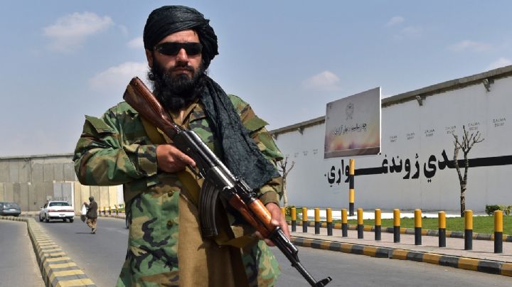 Talibanes "dan una lección": colgaron cuatro cadáveres de secuestradores en plazas públicas