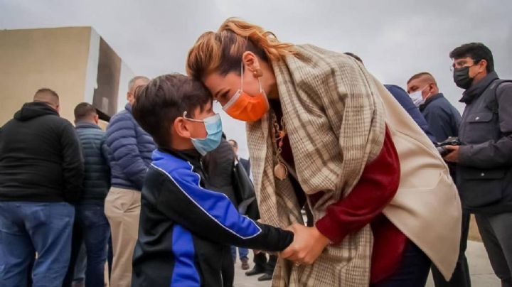 Marina del Pilar Ávila anuncia obras en beneficio de niños migrantes en Baja California