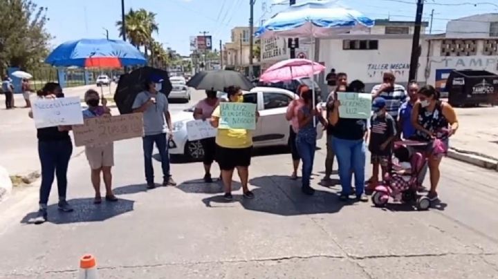 Tampico: vecinos bloquean bulevar tras dos dÃ­as sin luzÂ 