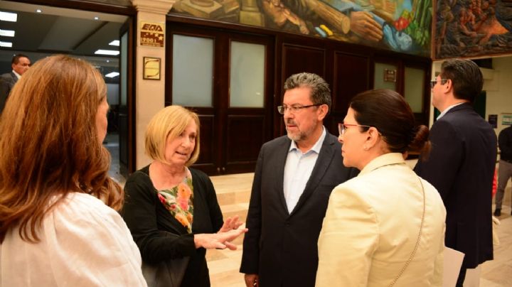 Se reÃºnen observadores electorales internacionales con diputados del congreso del estado de Durango