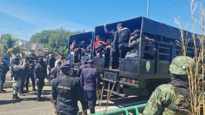 Elementos policiacos rescatan a más de 250 migrantes que viajaban hacinados en tráiler