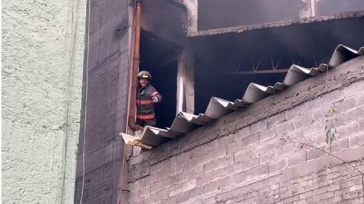 VIDEO: incendio despierta a los habitantes de la colonia Morelos en el centro de la CDMX