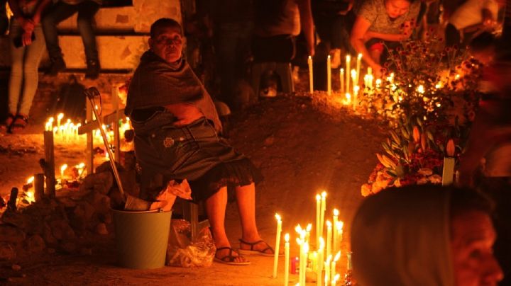 FOTOS | Con mística tradición, comunidad indígena de Guerrero recibe a sus fieles difuntos