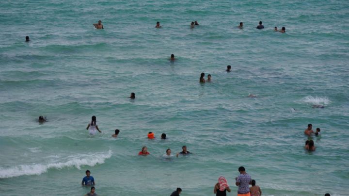 Rescatan a 3 turistas que vacacionaban en playa Miramar en Tamaulipas