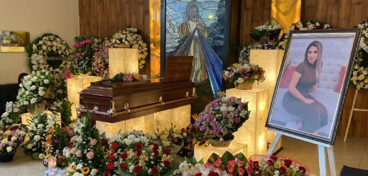 Así despidieron a Mónica, joven asesinada por su novio, él huyó rumbo a San Cristóbal de Las Casas