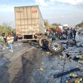 Reportan fuerte accidente en la autopista México-Querétaro
