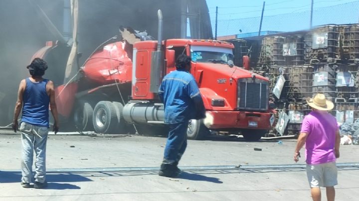 Explosión de una pipa deja el saldo de un muerto y un herido en en Tapeixtles, Colima
