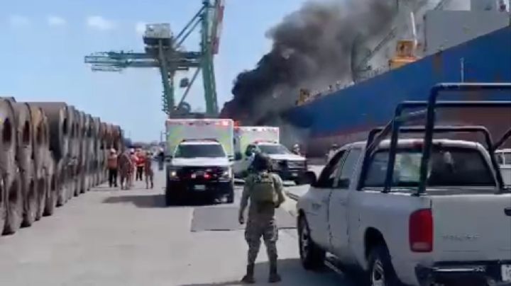 Colapsa enorme grúa en el Puerto de Altamira tras un incendio