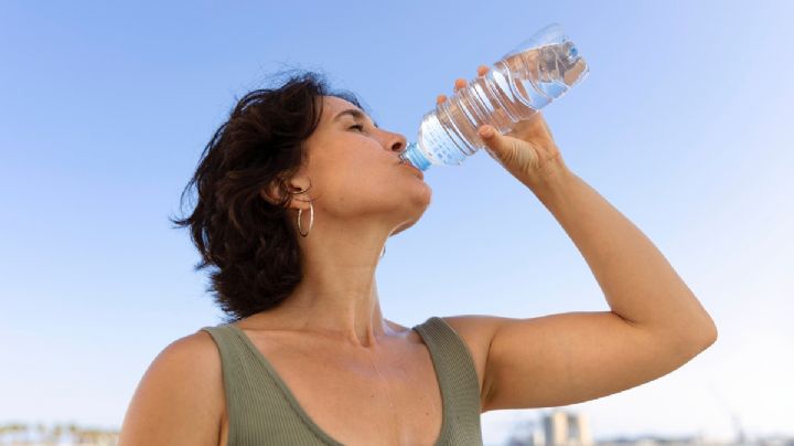 ¿Sed insaciable?, tomar mucha agua podría ser una señal alarmante