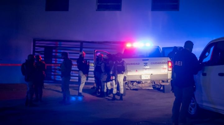 Hallan 5 cuerpos sin vida envueltos en plástico en una camioneta abandonada en Tijuana