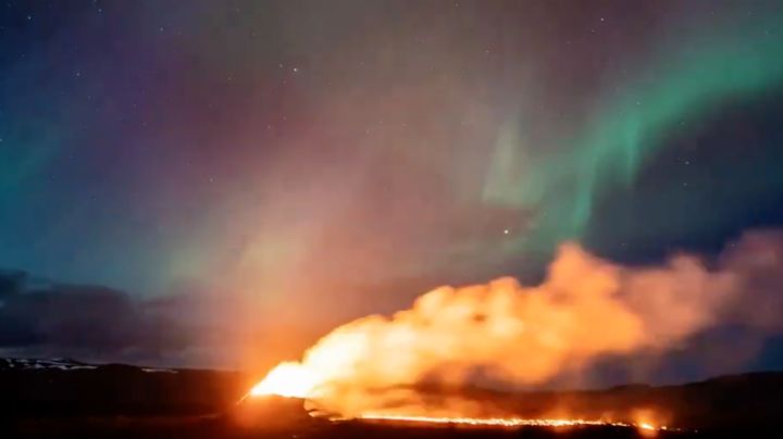 Erupción volcánica se ilumina bajo una aurora boreal en Islandia | VIDEO