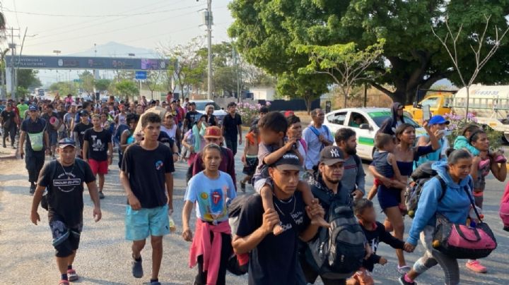 Caravana de migrantes logra atravesar retén migratorio en Tuxtla Gutiérrez, Chiapas