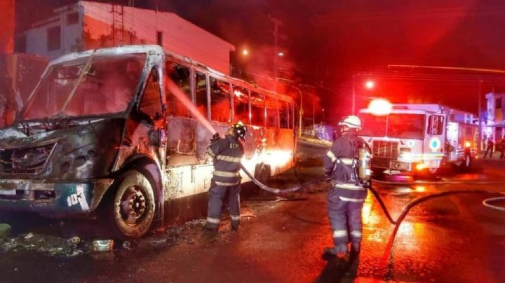 Incendian unidad de transporte en la capital de Colima