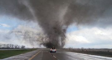 Las terroríficas imágenes del tornado en Nebraska que dejó gran destrucción a su paso