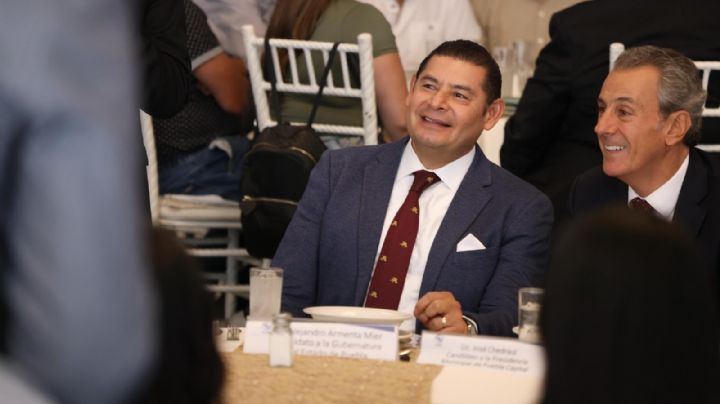 Inversión en energías limpias promete Alejandro Armenta a empresarios de Puebla