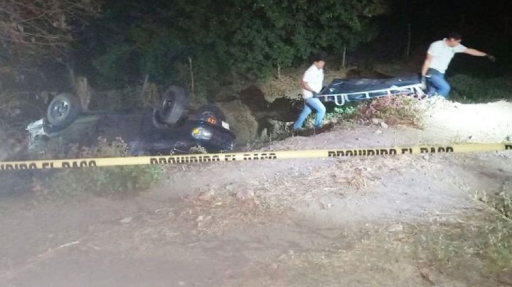 Volcadura de camioneta en carretera Oaxaca-Istmo deja 3 migrantes muertos