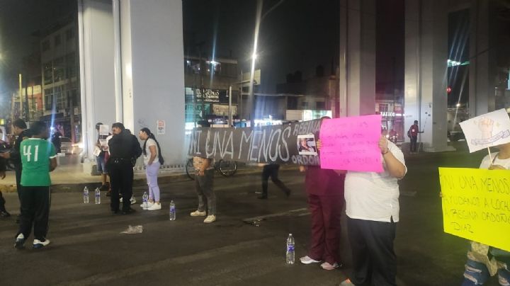 Manifestantes bloquean avenida Tláhuac por tres adolescentes desaparecidos