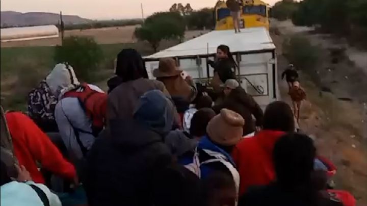 Agentes de migración golpean brutalmente a pasajeros de "La bestia" 