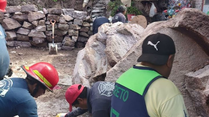 Atienden desgajamiento de 5 rocas de 20 toneladas en cerro la Arboleda en Tlalnepantla
