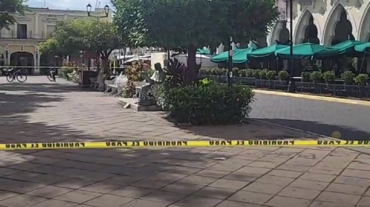 Atacan a balazos a mujer en centro de Colima frente al jardín Libertad