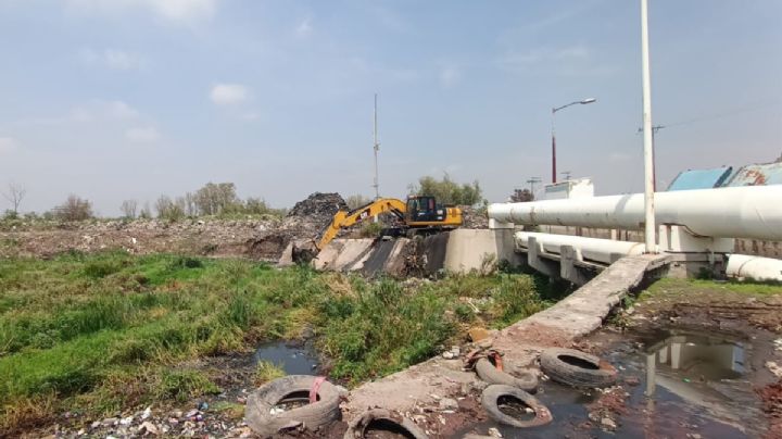 Realizan labores de limpieza en Río de la Compañía, para evitar inundaciones del Circuito Exterior Mexiquense