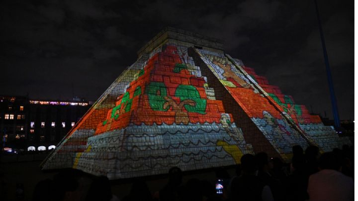 Se mantiene réplica de pirámide de Kukulcán en el Zócalo, ya no habrá espectáculo audiovisual: Batres