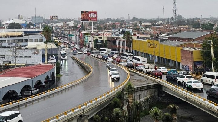 Fuertes lluvias causan caos vehicular en Zona Metropolitana de San Luis Potosí