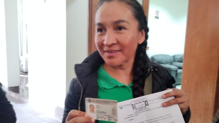 INE entrega su credencial para votar a Sanjuana Maldonado tras ser indultada en San Luis Potosí