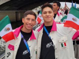Deleitan a los atletas mexicanos con "La gata bajo la lluvia" antes de la inauguración de París 2024