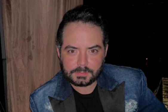 José Eduardo Derbez reaparece tras los rumores de estar en rehabilitación, revela dónde está